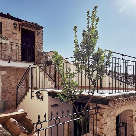Il Cortiletto Del Borgo Bed and Breakfast Pietra Montecorvino Exteriör bild