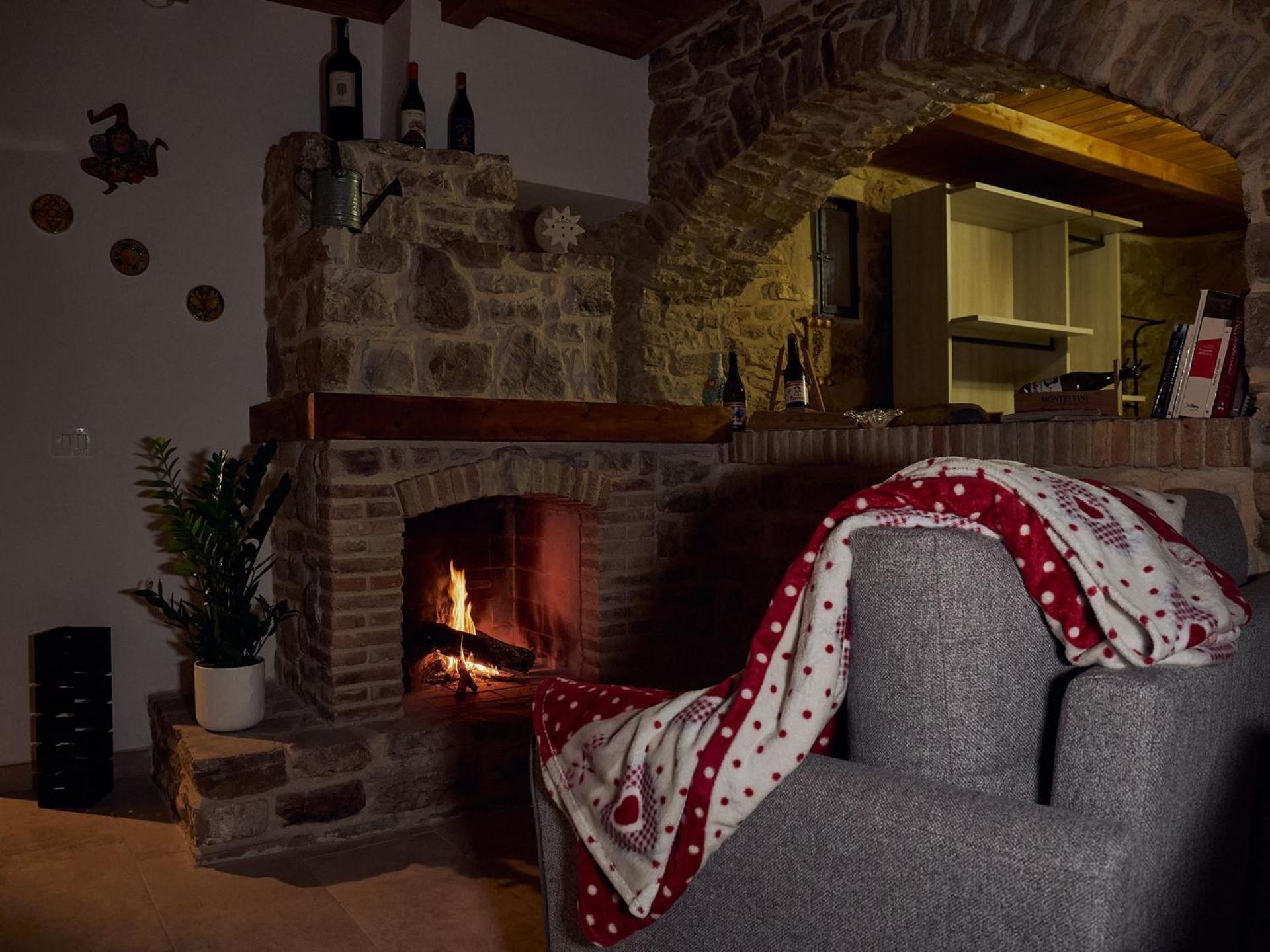 Il Cortiletto Del Borgo Bed and Breakfast Pietra Montecorvino Exteriör bild