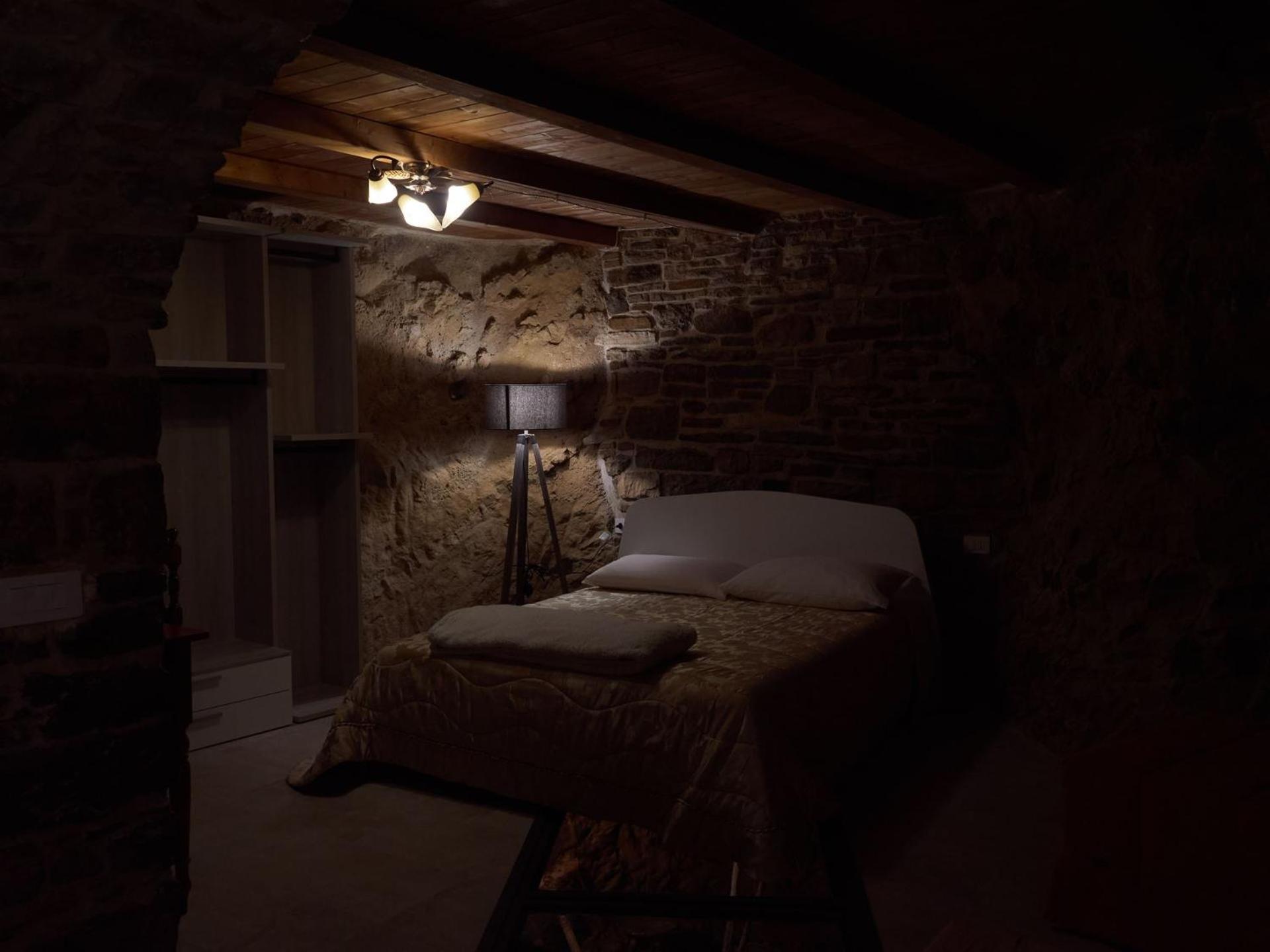 Il Cortiletto Del Borgo Bed and Breakfast Pietra Montecorvino Exteriör bild